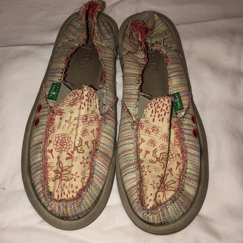 Sanuk flower print shoes